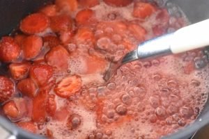 Jordbærkompot til skyr og dessert nem opskrift