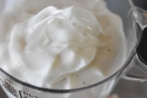 Skyr dessert med Bastogne & jordbær kompot