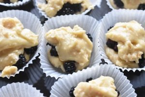 Makronmuffins med brombær - makronkager 