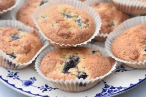 Makronmuffins med brombær - makronkager 