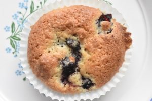 Makronmuffins med brombær - makronkager 