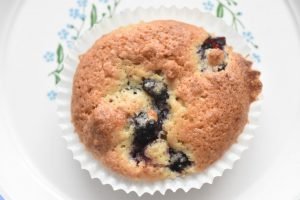 Makronmuffins med brombær - makronkager 