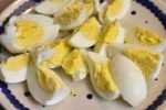 Salat nicoise med tun, æg og dressing - nem