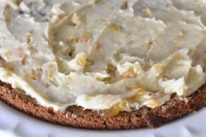 Sirupskage med smørcreme og appelsin