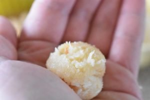 Trøfler med hvid chokolade og kokos opskrift