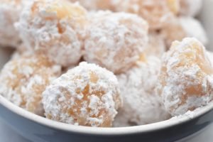 Trøfler med hvid chokolade og kokos opskrift