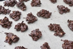 Cornflakestoppe med mørk chokolade - nem konfekt