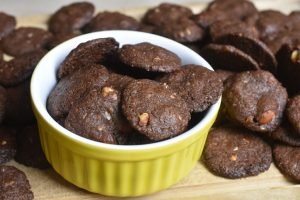 Chokolade cookies med marcipan & Amaretto