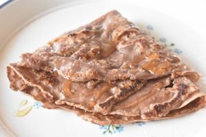Chokolade pandekager med kakaomælk