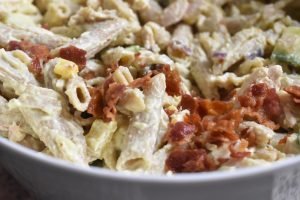 Pastaretter - lækre opskrifter på pasta retter - pastasalat med bacon