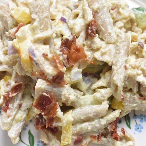 Pastasalat med kylling bacon & karry dressing