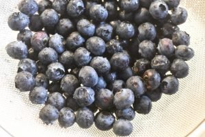 Blåbærkage med makroner - nem makronkage