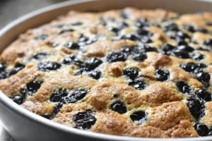 Blåbærkage med makroner - nem makronkage