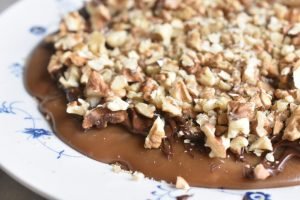 Karameltærte med kondenseret mælk & valnødder