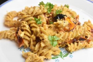 Pasta med bagt feta og tomat - tiktok pasta
