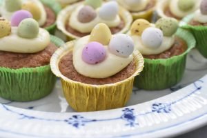 Påskemuffins - gulerodsmuffins med smørcreme
