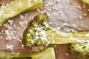 Broccoli i ovn med parmesan - bagt broccoli