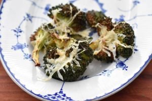 Broccoli i ovn med parmesan - bagt broccoli