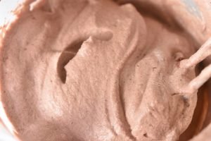 Svampet chokoladekage med chokoladecreme