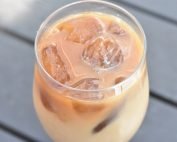 Iskaffe med kaffeisterninger - nem og billig