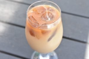 Iskaffe med kaffeisterninger - nem og billig