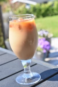 Iskaffe med kaffeisterninger - nem og billig