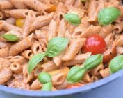 Pesto pasta med tomater - nem lækker opskrift