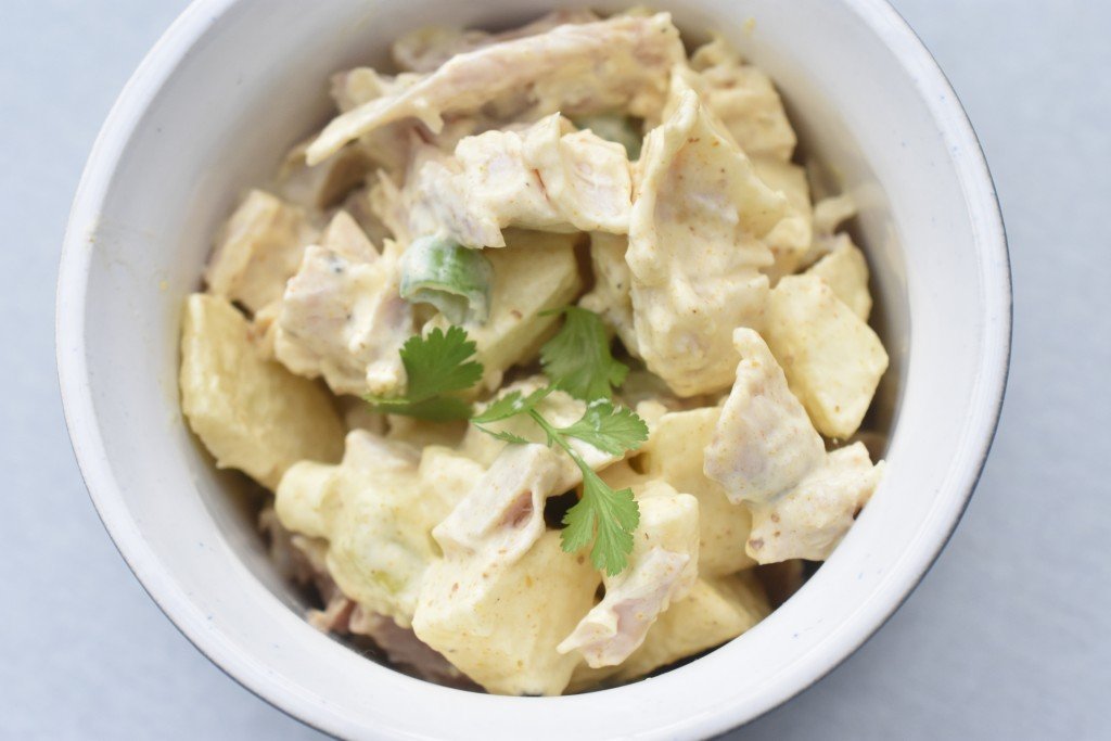Kyllingesalat - nem opskrift med karry og æble