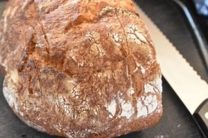 Hvidløgsbrød med parmesanost - nem opskrift