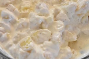 Hjemmelavet kartoffelsalat med ymer - opskrift