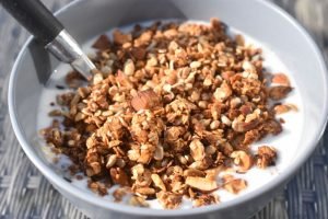 Granola opskrift - nem hjemmelavet müsli