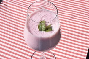 Jordbær smoothie - nem opskrift med yoghurt