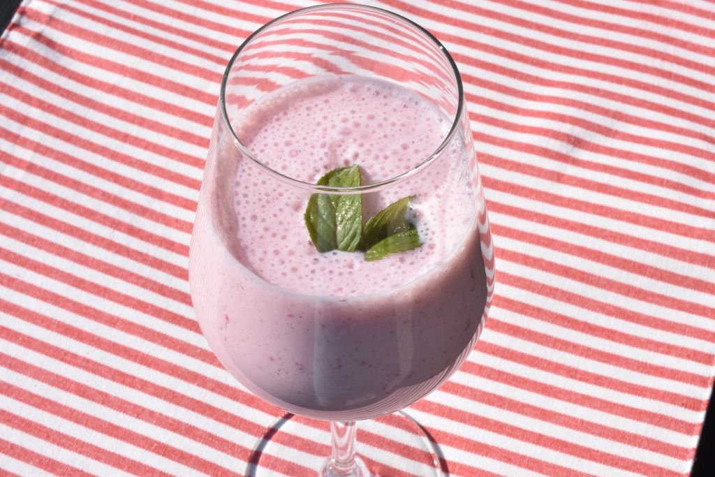 Jordbær smoothie - nem opskrift med yoghurt