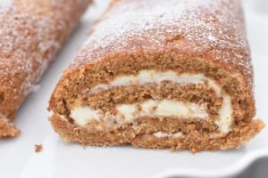 Gulerodsroulade med flødeostecreme - opskrift