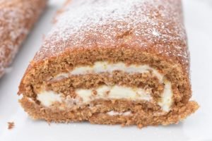 Gulerodsroulade med flødeostecreme - opskrift