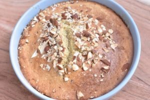 Bagt havregrød - opskrift med banan & mandler