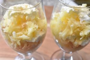 Rå æblekage med makroner - nem æble dessert