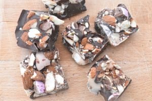 Rocky road - nem opskrift på chokoladebrud