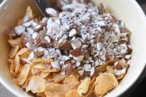 Rocky road med hvid chokolade og corn flakes