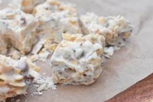 Rocky road med hvid chokolade og corn flakes