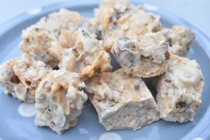 Rocky road med hvid chokolade og corn flakes