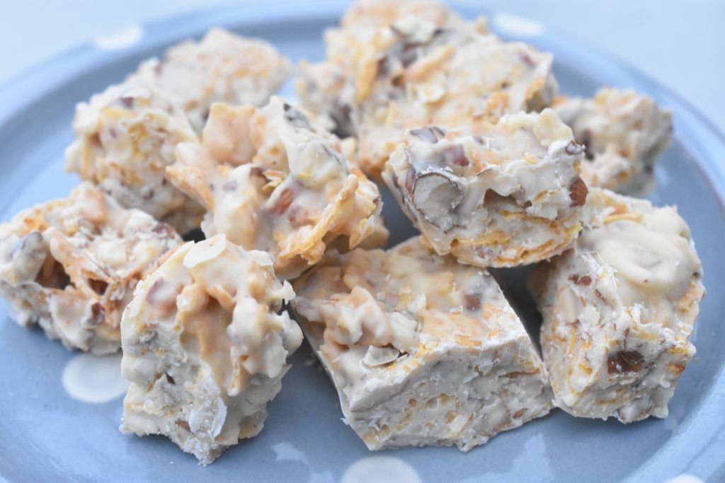 Rocky road med hvid chokolade og corn flakes
