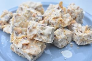Rocky road med hvid chokolade og corn flakes