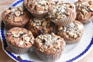 Julemuffins med marcipan, kanel og nødder 