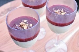 Jule panna cotta med vanilje & kirsebær gele