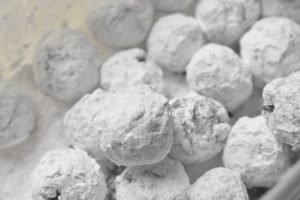 Snebolde med marcipan og chokolade - opskrift 