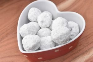 Snebolde med marcipan og chokolade - opskrift 