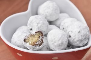Snebolde med marcipan og chokolade - opskrift 
