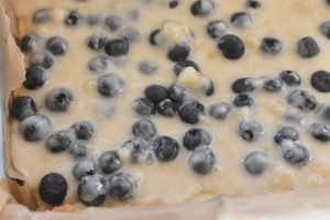 Makron blåbærsnitter med marcipan - nemme