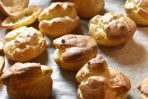 Fastelavnsbolle vandbakkelser med fyld